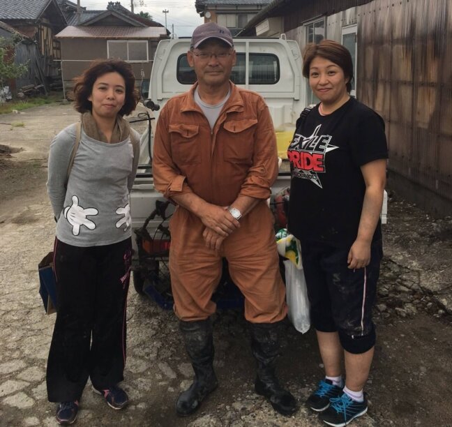 ▲生産者でもあるＪＡささかみ稲毛専務と一緒に。