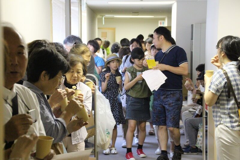 ステージイベント終了後はフェアトレードのバナナを 　 使ったチョコバナナの試食も。