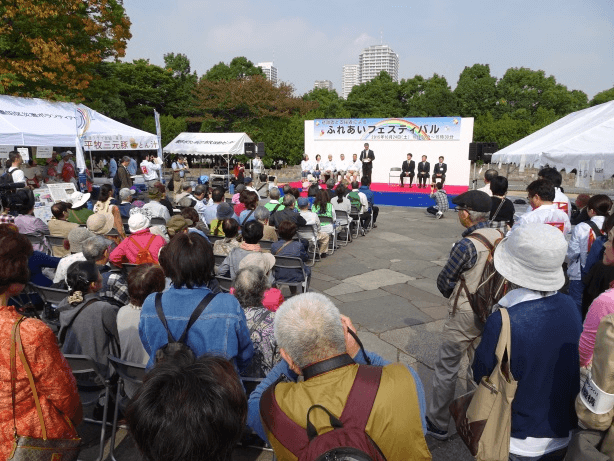 各団体代表からの挨拶、演奏（二胡、ウクレレ、ジャズなど）、日本舞踊などが披露されました