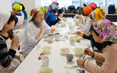 食べながら、韓国の話しやこれからの日韓市民交流について話がはずみます！