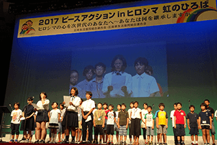 沼田高校演劇部によるヒロシマの原爆をテーマにした「風の電車」（黒瀬貴之作）