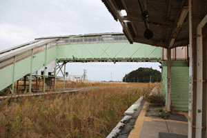 この地に立って、呼吸をしているだけで、胸が締め付けられるよう…