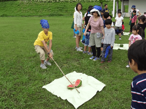 必死な顔でパン食い競争～