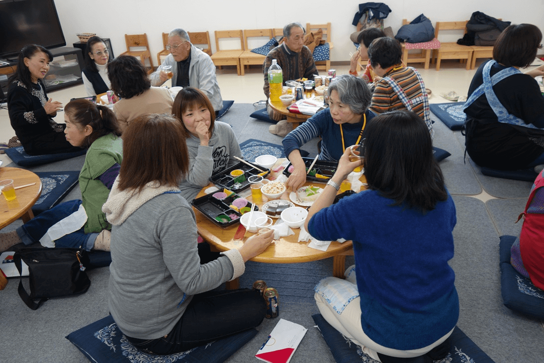 2017年２月11日（土）、東松島市ひびき工業団地仮設住宅で、これまで支援活動に参加した組合員を対象に、住民の方たちとの再会交流と、これからの支援について考える日帰り訪問しました