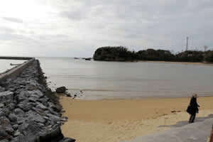 辺野古海岸  キャンプシュワブ（在日米軍海兵隊基地）前のテント村  では連日、基地反対の座り込みが続けられている。