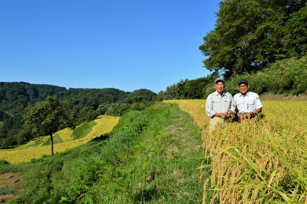 "ファームみなもと"の中村さん（左）と山本さん（右）