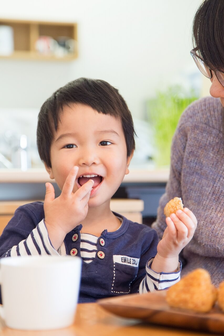 「おやつには大好きなコレ！」