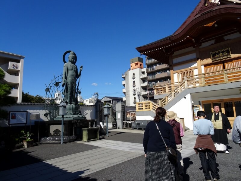 みまもり観音：「みまもり観世音」は、関東大震災や東京大空襲などで殉軟された多くの方々のご冥福を祈り建立