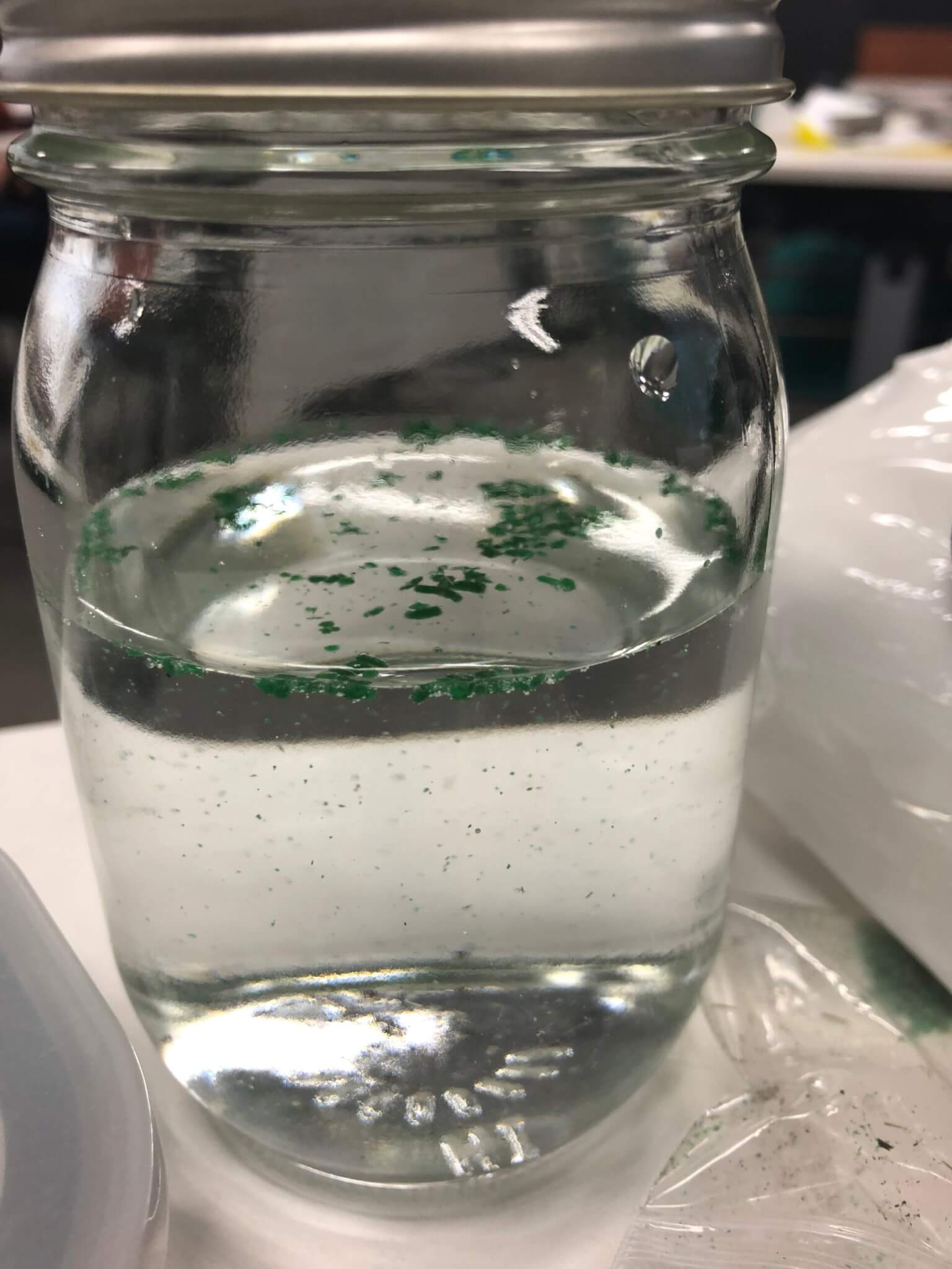 実験2：人工芝から発生したマイクロプラスチックを水に撹拌する
