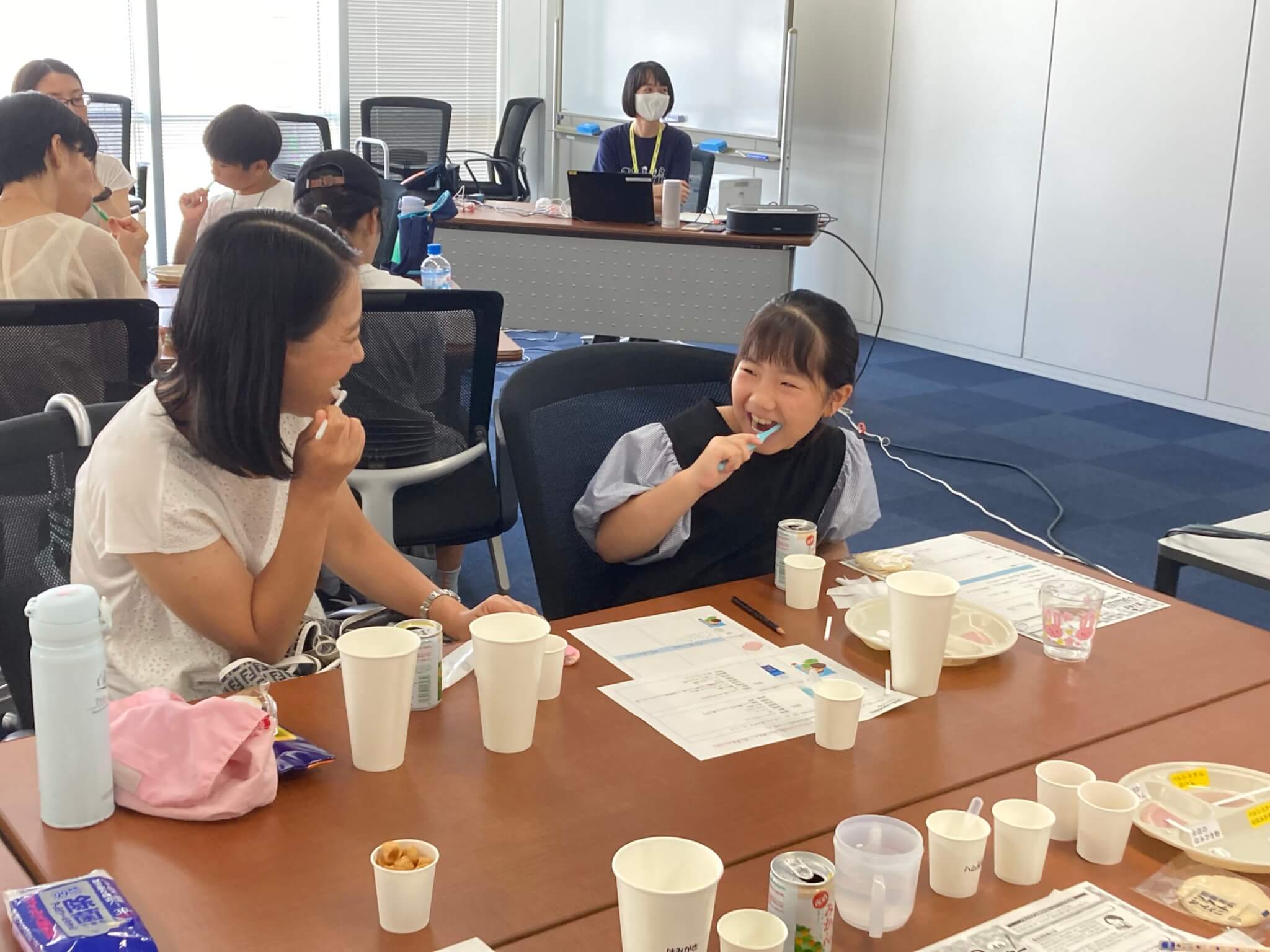 夏休み！親子実験教室！～飲んで、食べて、見て学ぼう！～