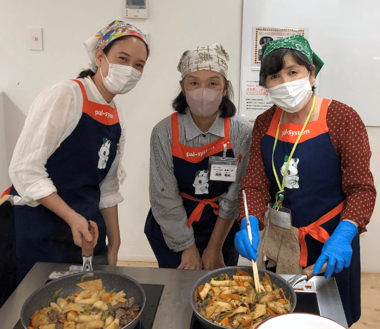 （左から）食育リーダーの関口さん、高野さん、江口さん