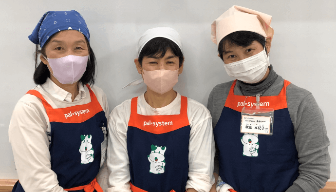 （左から）食育リーダーの高野さん、樋口さん、秋葉さん