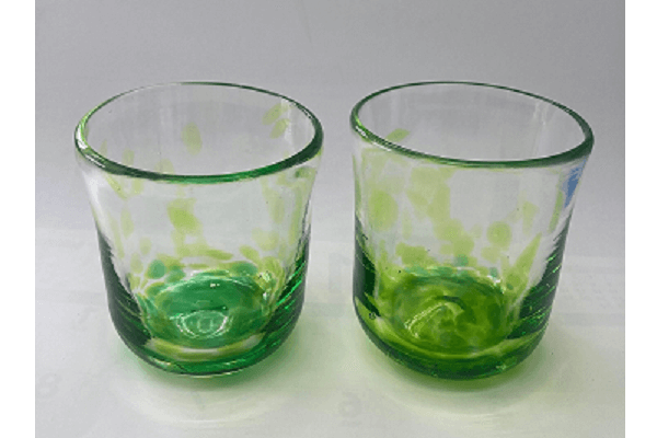 親子で吹きガラス体験　新緑色のグラスを作ろう