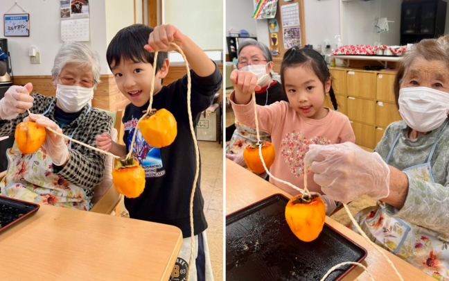 「ぱる★キッズ」「陽だまり」吊るし柿づくりを共同作業しました♪