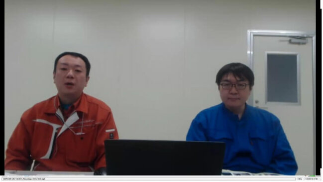 生中継にやや緊張？の面持ちの松本所長と高橋さん