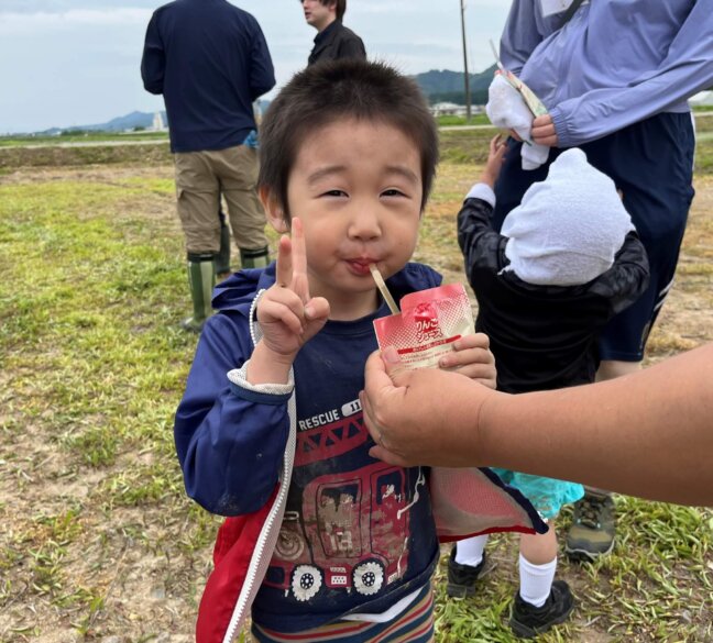 田植え終わりにゴクゴク♪