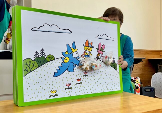 みんなでお出かけしたときや外で遊んでいるとき、ごみ箱がなかったら… 「ごみは持ち帰ろうね！」などなど教えてもらいました。