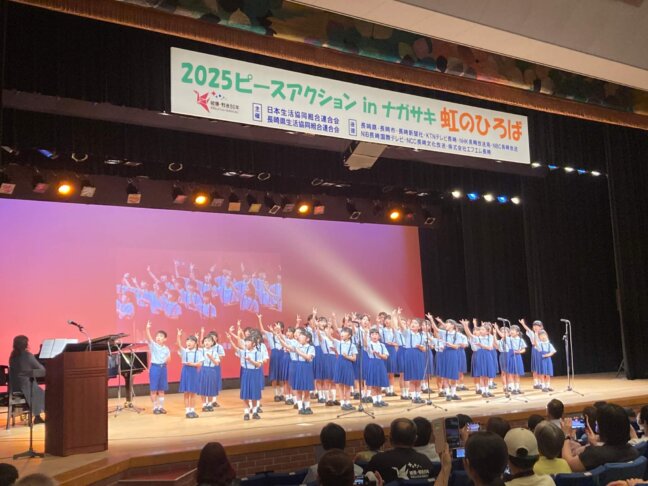 俳優の斉藤とも子さんによる講演