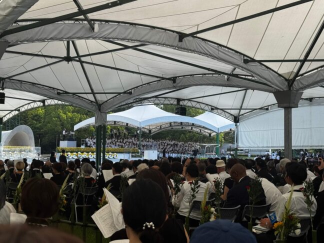 「平和記念式典」会場・厳重なセキュリティチェックを受けてゲートをくぐります