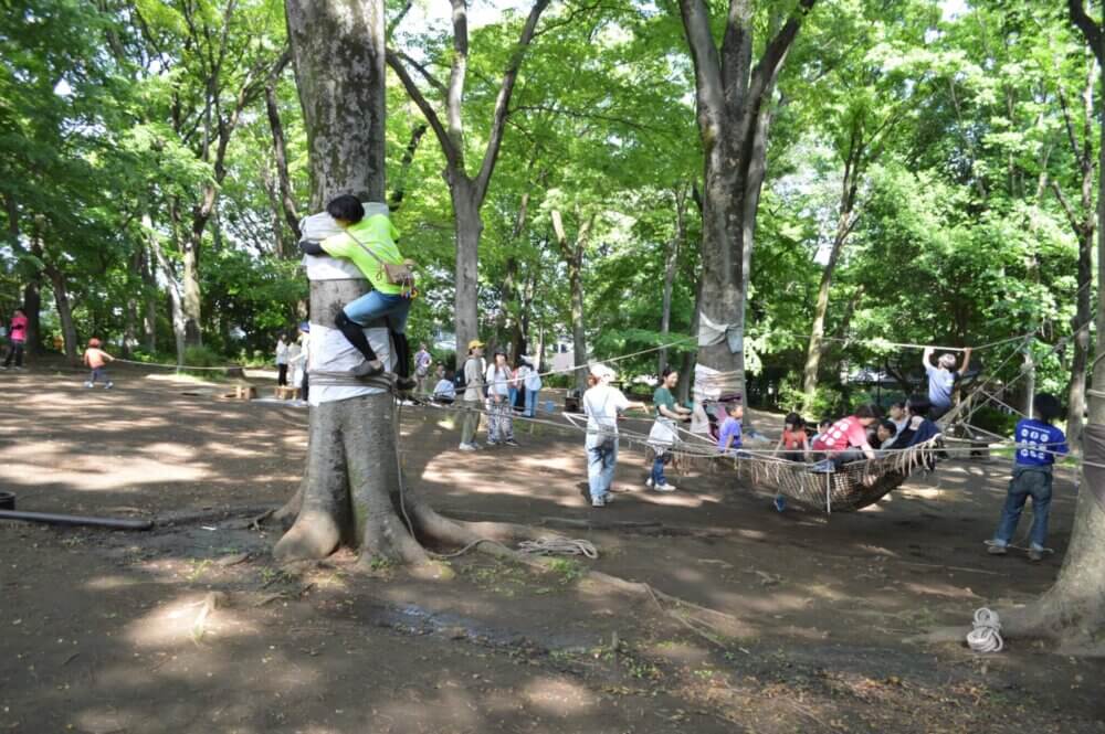 【明日への種まき】プレーリーダーが見守る空間で仲間といっしょに、時間を忘れて 思いっきり遊ぶプレーパーク