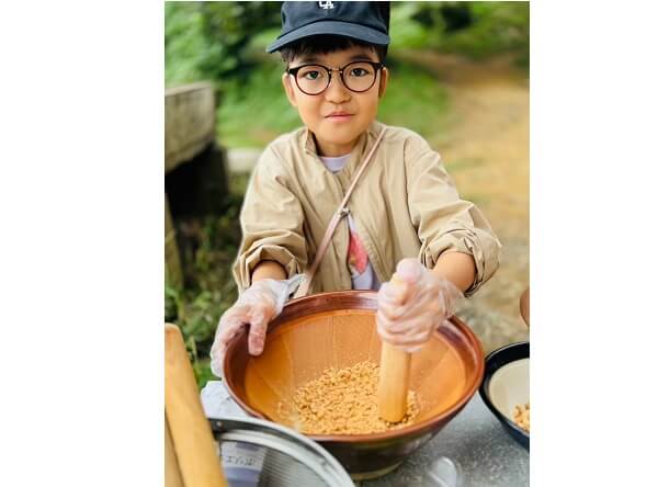 いなぎめぐみの里山でピーナッツクリーム作り！