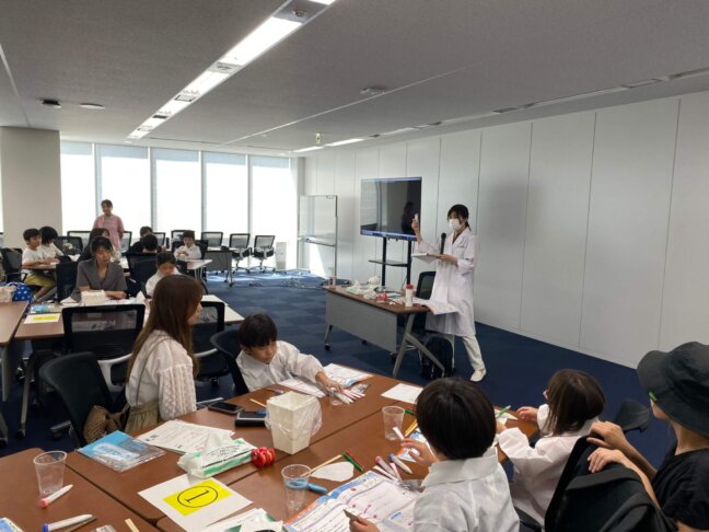 実験前に「ぱるあんしん館」の説明