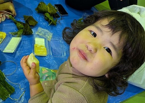 「こびり」には、ちまきと笹団子
