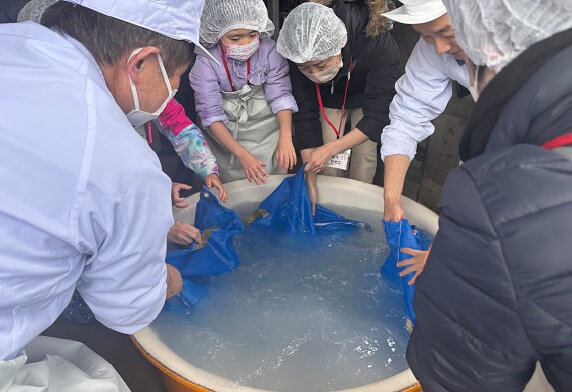 日本酒好き集まれ！蔵人＆押し寿司体験