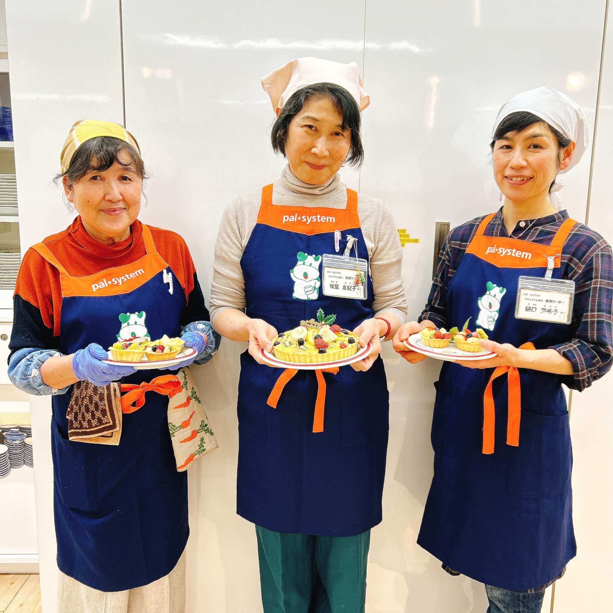 （右から）食育リーダーの樋口さん、秋葉さん、江口さん