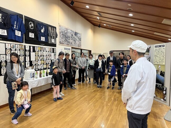 酒蔵の説明をしてくださる、谷内杜氏