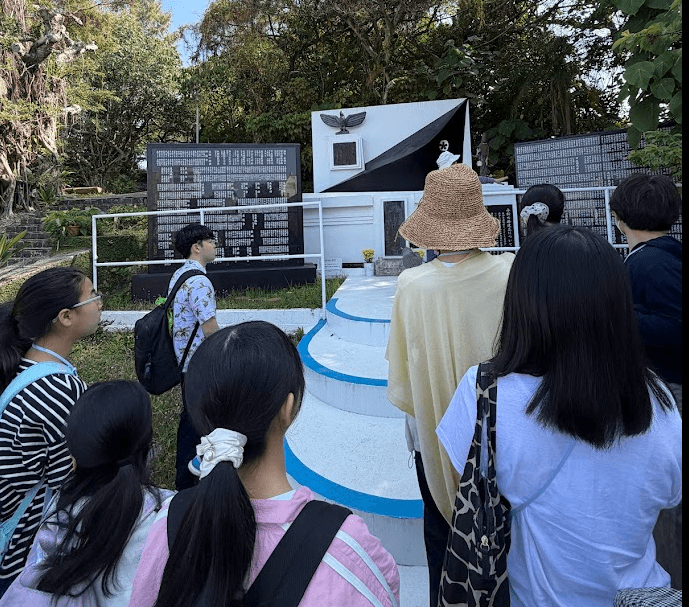 「小桜の塔」対馬丸の犠牲者を祀る慰霊碑