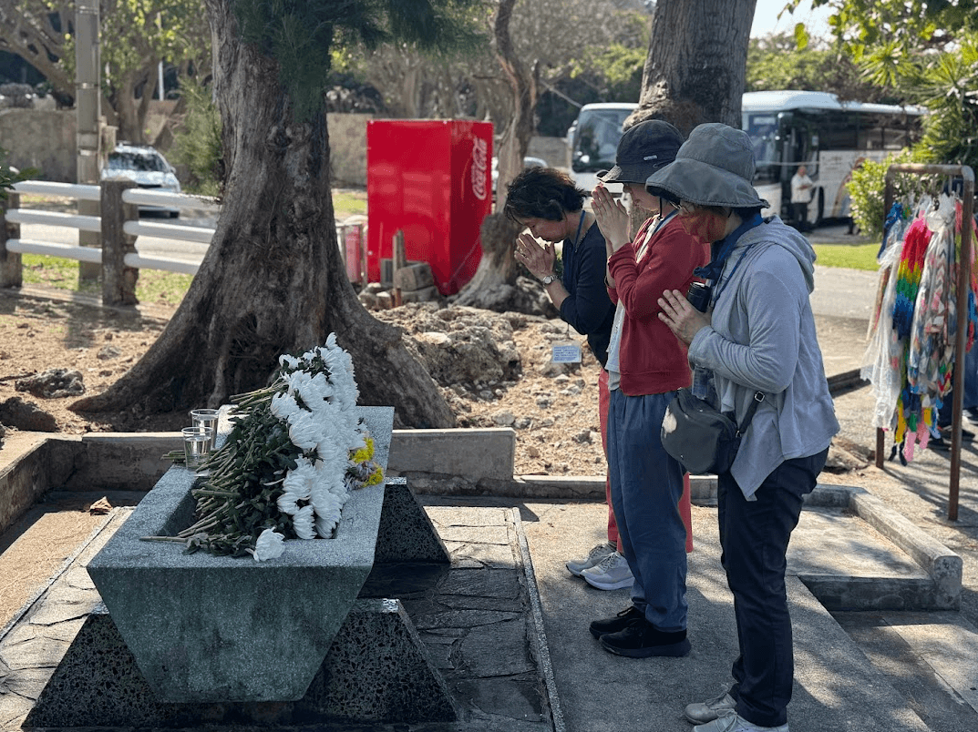 辺野古新基地建設現場が見える瀬嵩の浜