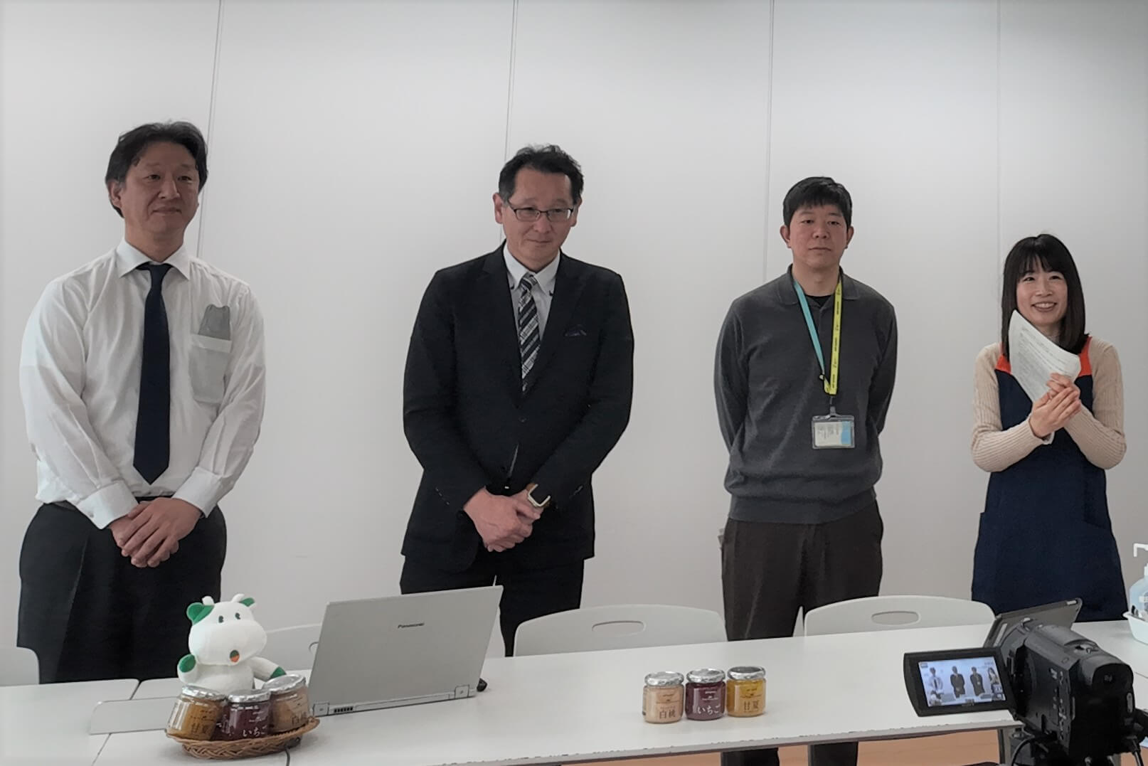 左から、デイリーフーズ東京販売（株）の光丸氏、斎藤氏、パルシステム連合会ドライ食品課の大久保氏、パルシステム東京事務局の新井職員