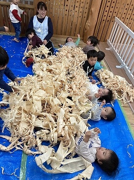 １月　ヒノキのかんな節あそび