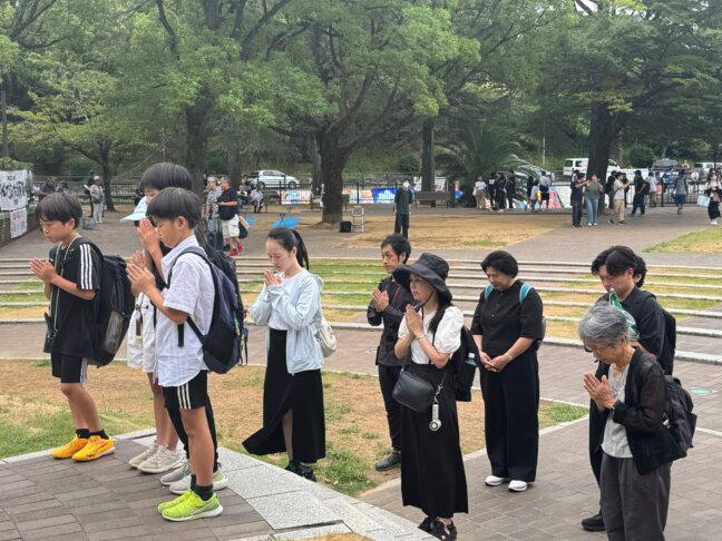 原爆落下中心地で恒久平和を祈る参加者